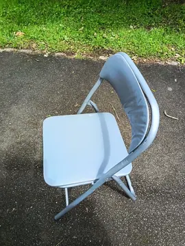 chaise pliable grise