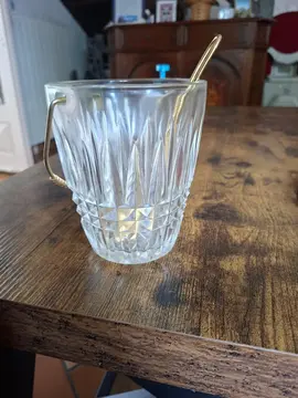 Bac à glaçons avec sa cuillère