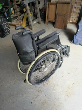 fauteuil handicapé avec coussin