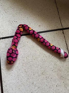peluche serpent rose