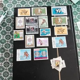 donne timbres sport 1lot part envoie