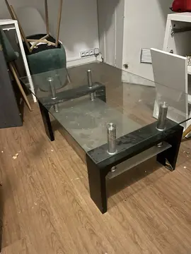 belle table basse en verre et métal