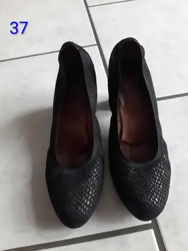 Escarpins noirs écailles 37