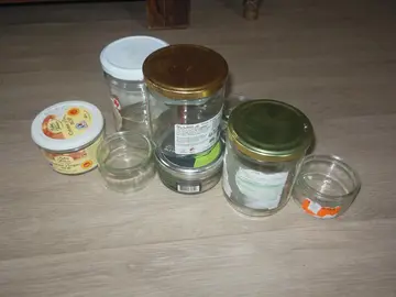 Divers pots en verre