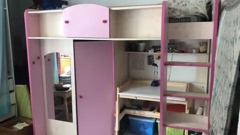 lit enfant avec rangement armoire espace bureau