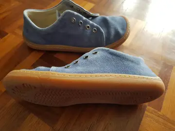 Lot de deux paires de chaussures pointure 34