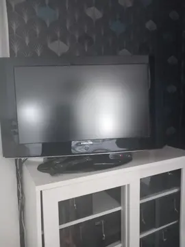 televiseur et ventilateur colonne
