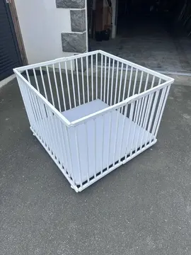 Nous donnons ce parc pour enfants