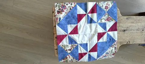 4 carrés de patchwork déjà réalisés
