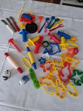 ensemble de 47 pts "outils"pour pâte à modeler où pâte à sel