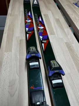 skis vintage