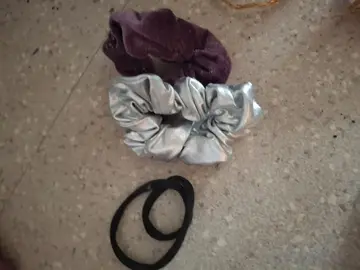 chouchou cheveux et vernis pailleté