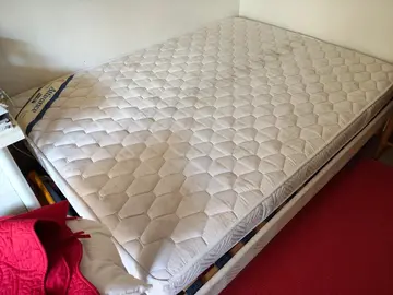 Sommier à lattes et matelas Bultex 140 très bon état.