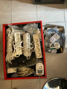 Lot multiprises + fils + prises
