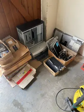 Matériel informatique, pas récent , pour pièces