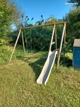 Portique 2 balançoires + 1 toboggan