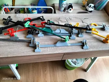 Lot de 10 cintres jupes
