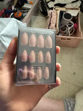 faux ongles roses
