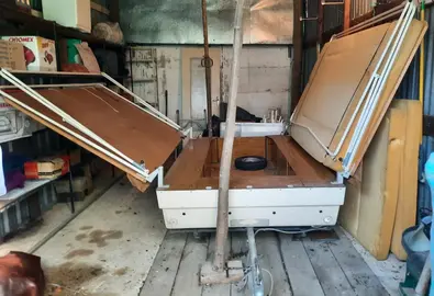 Remorque de camping pliante sans la toile de tente. Idéale pour transformation en remorque classique