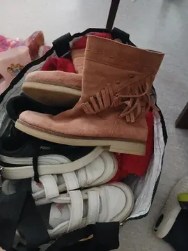 vêtements. chaussures.