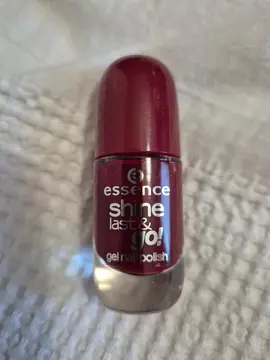 vernis à ongle neuf rouge foncé