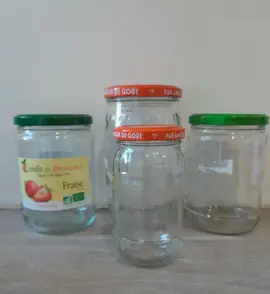 pots en verre avec couvercles