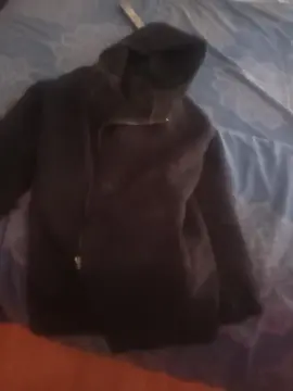 manteau noir a capuche T44