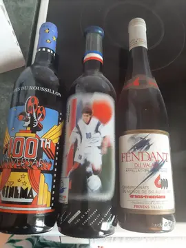 A donner pour collectionneur d'étiquettes de vin .