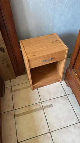 Table de chevet avec tiroir