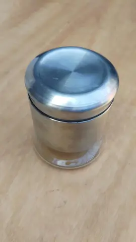 Pot avec couvercle vissable