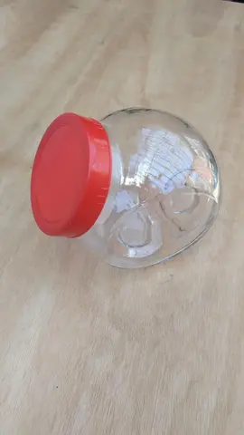 Pot avec couvercle vissable