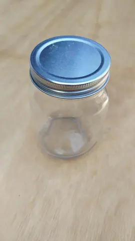 Pot avec couvercle vissable