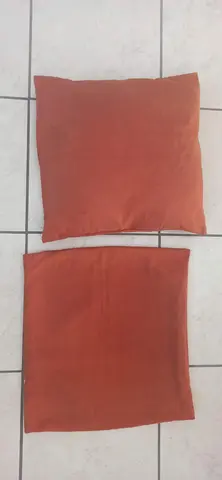 1 coussin et une housse