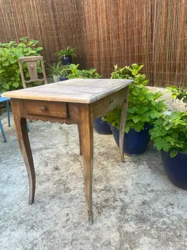 Table ancienne avec tiroir
