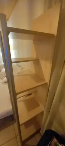 Étagère en bois