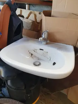 Evier de salle de bain à suspendre