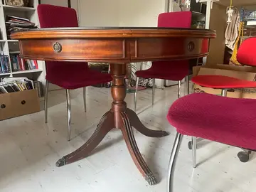 table à manger avec 3 chaises