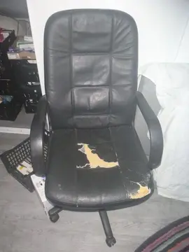 Grand fauteuil de bureau à roulette assise en cuir