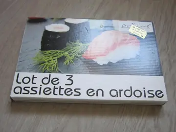 3 assiettes en ardoise neuves