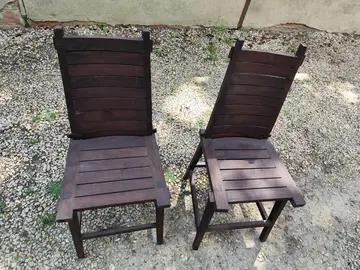 2 CHAISES EN BOIS