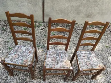 3 CHAISES EN BOIS AVEC ASSISES AMOVIBLES