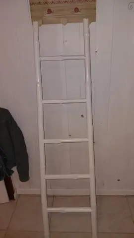 échelle en bois blanc de décoration