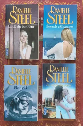Quatre Livres "pocket" Daniel STEEL