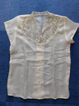 chemisier vintage jaune avec dentelle