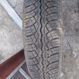 2 pneus : 1 uniroyal 155R1379T 1 Tyremaster TB2 165/70R13