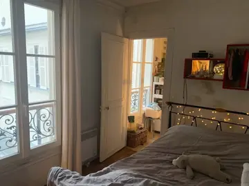 lit en métal très solide 140x190 + matelas + tête de lit en verre