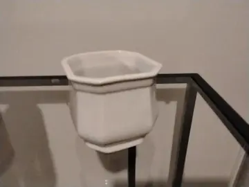 Petit pot pour y mettre une petite plante grasse ou autre