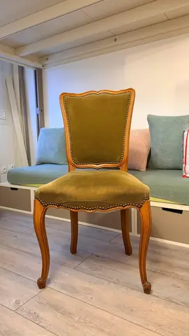 Trois chaises en bois