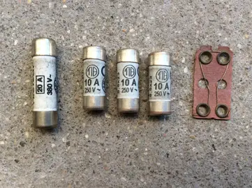 4 fusibles