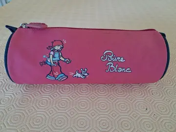 donne trousse + 30 feutres en bon état